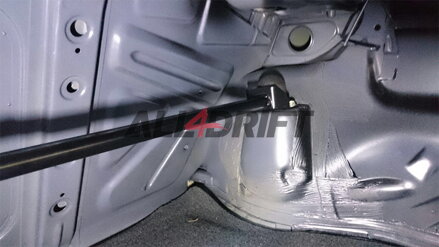 Barre anti-rapprochement arrière supérieure pour BMW E30