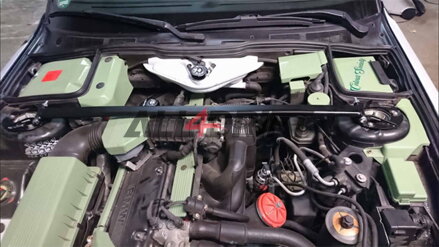 Barre anti-rapprochement BMW E32 - Supérieure, avant | All4Drift