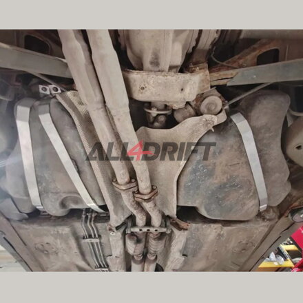 Uchycení objímky palivové nádrže BMW E36