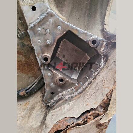 Uložení, vyztužení zadního podélného ramene BMW E36